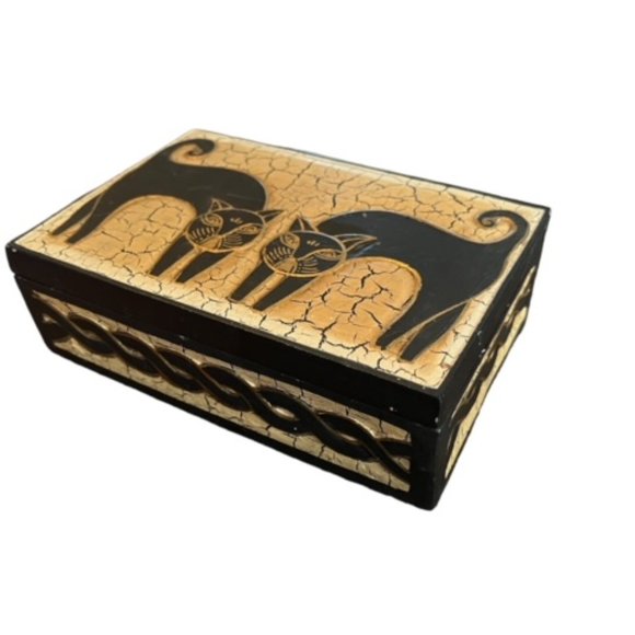 Wooden Indonesia cats box - Picture 2 of 3